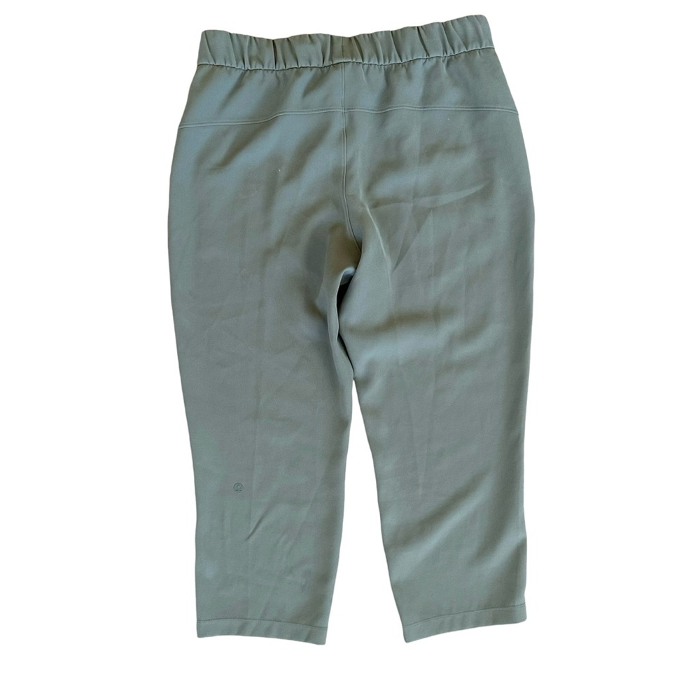 Lululemon On The Fly Crop Woven 23" Drawstring Pants in Grey Sage Size 10 - Picture 6 of 10